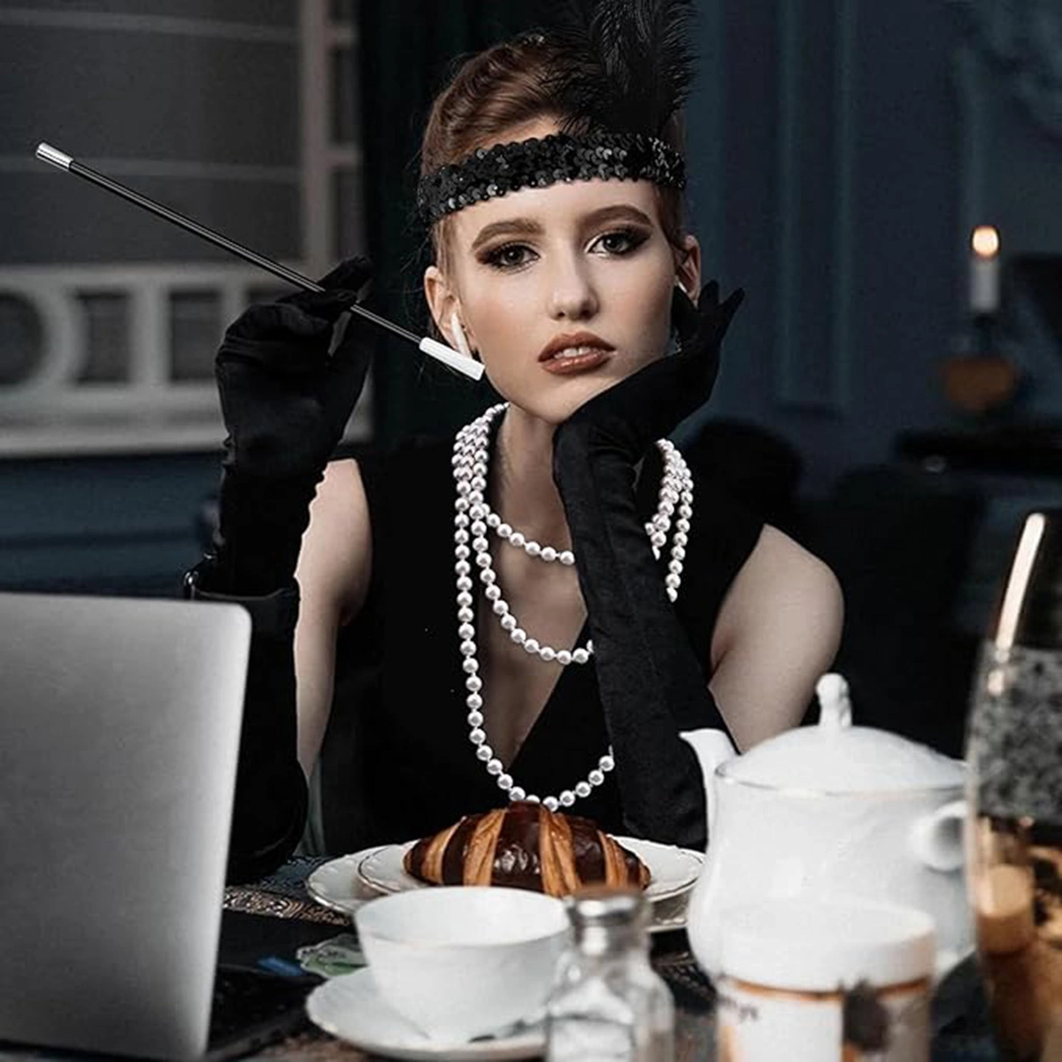 1920'ler Gatsby Aksesuar Seti – Siyah Charleston Saç Bandı, Uzun Eldiven & Sigaralık