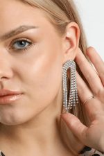 Gümüş Rengi 4 Sıralı Beyaz Kristal Cam Janjan Taşlı Uzun Sallantılı Küpe
