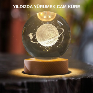 Sarı Işıklı Dekoratif Cam Küre Kız Figürlü Ahşap Standlı